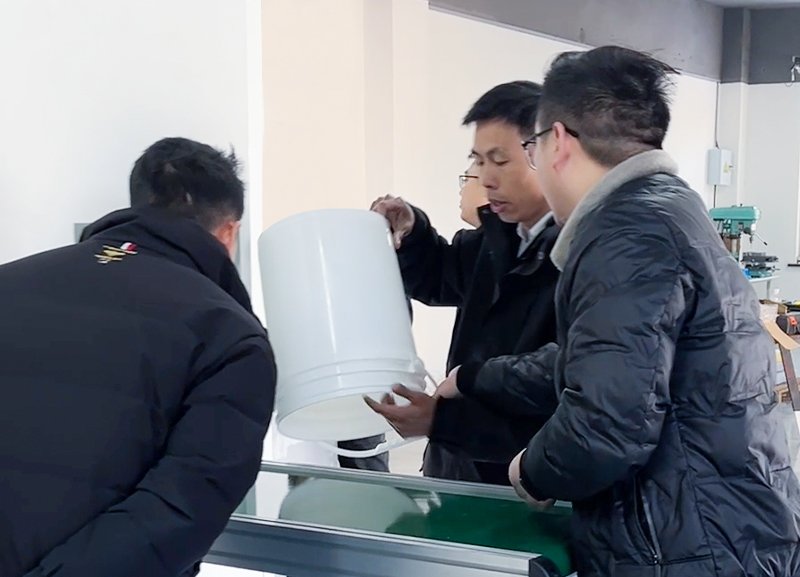 aoe-handle-fitting-machine-20