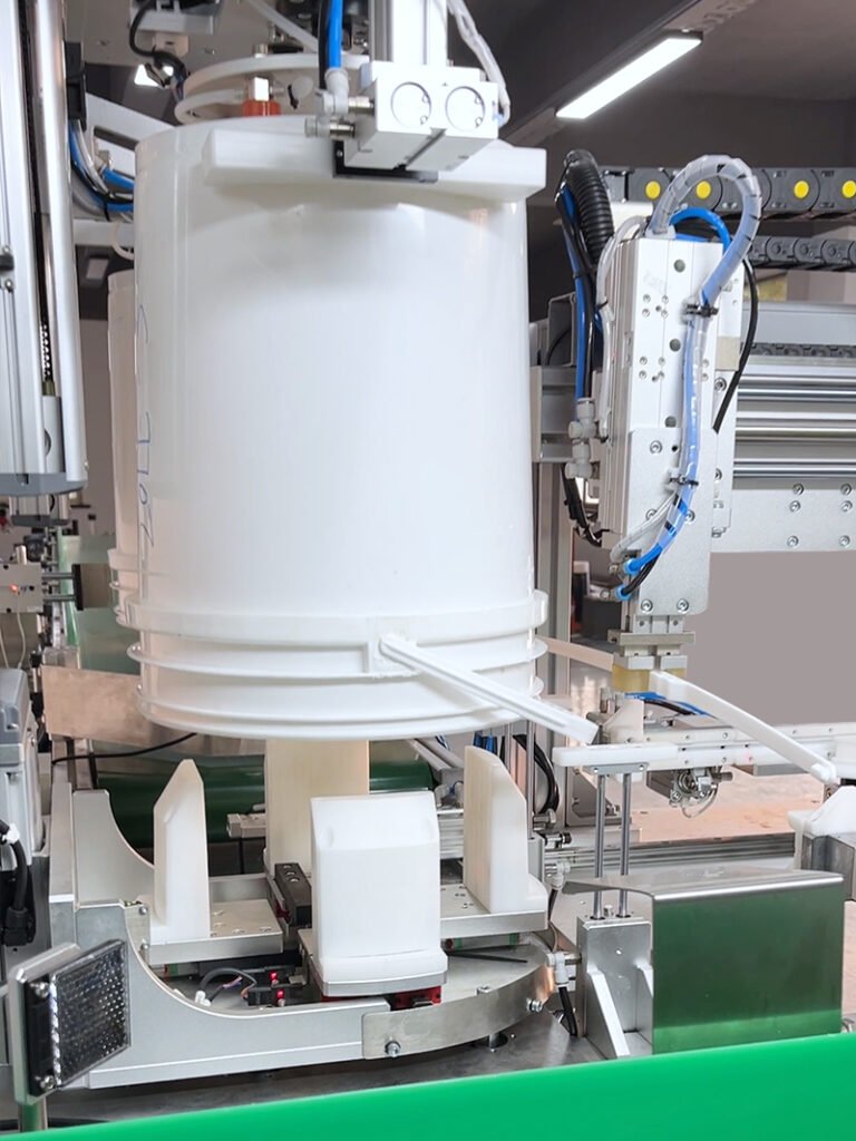 bucket-handle-fitting-machine